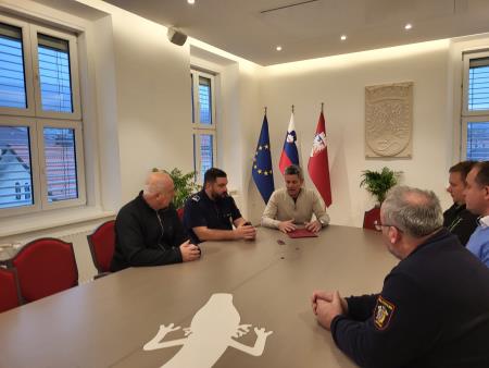 podpis pogodbe za novo gasilsko vozilo 4